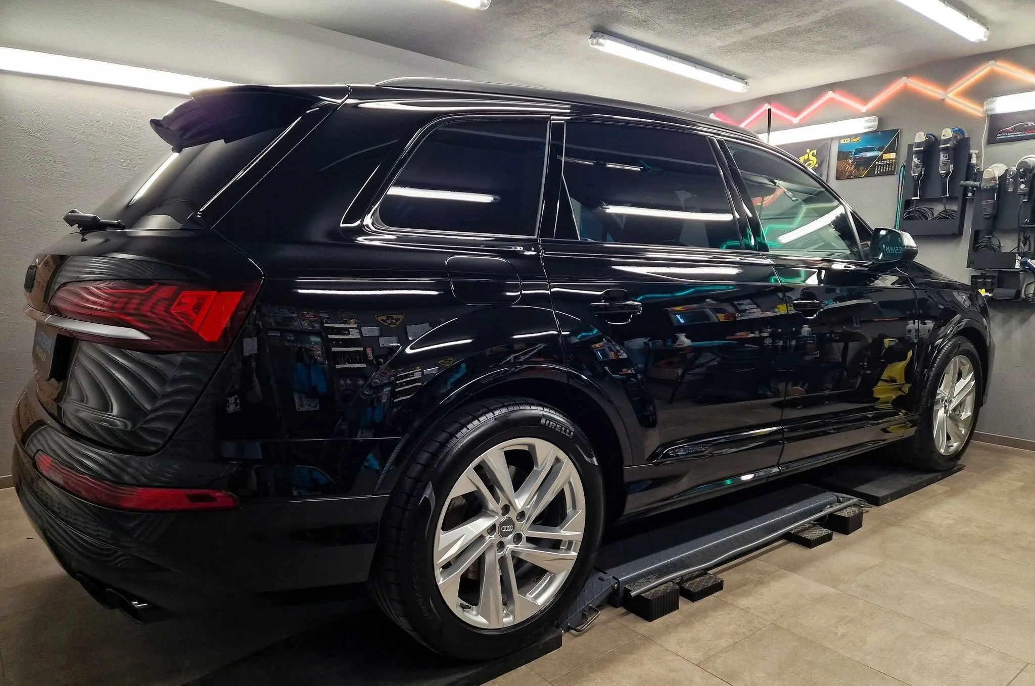 Poliranje in grafenska zaščita vozila do 7 let - AUDI Q7