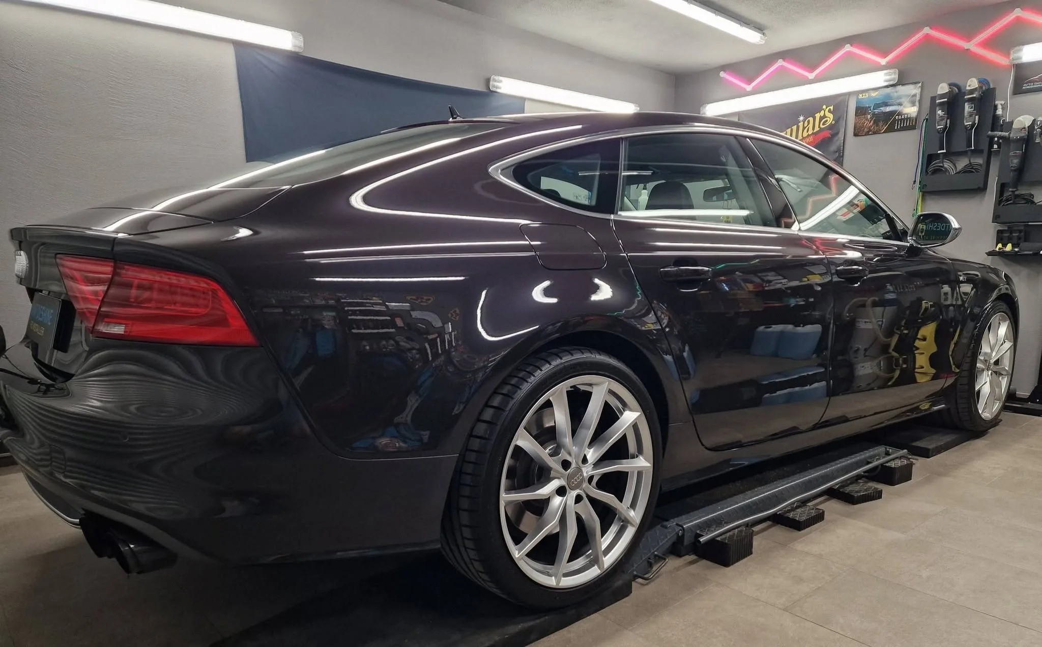 Poliranje in grafenska zaščita vozila do 1 leta - Audi S7