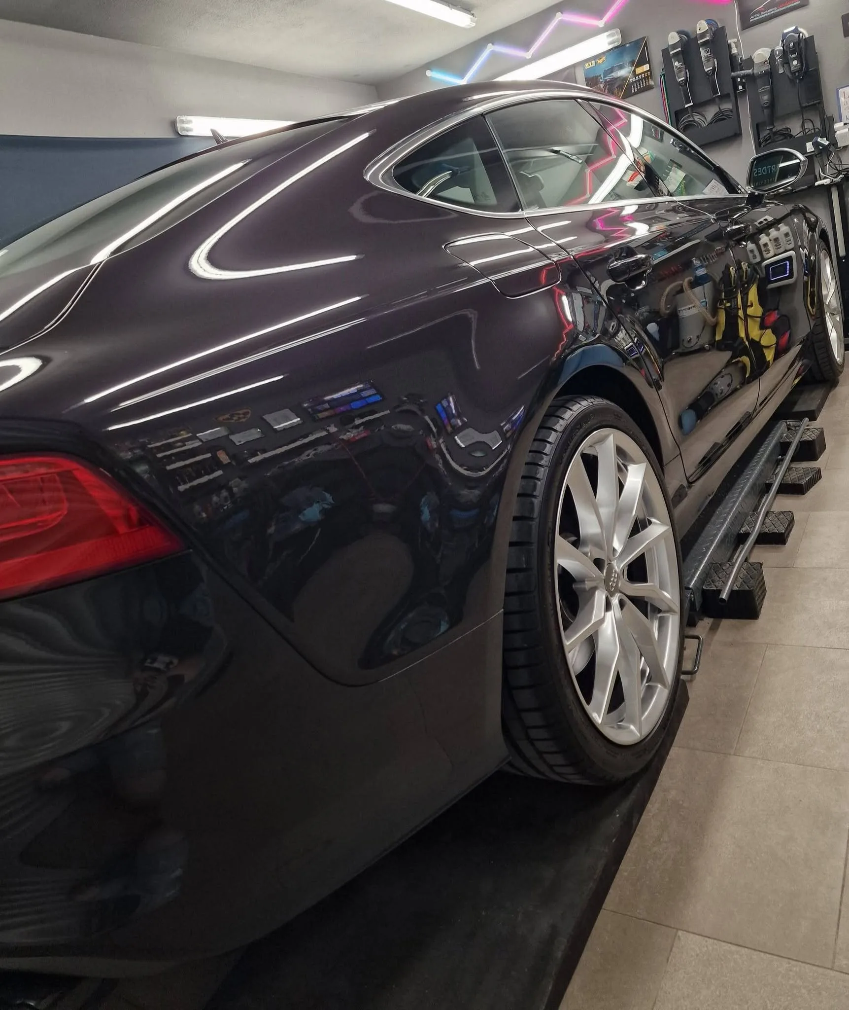 Poliranje in grafenska zaščita vozila do 1 leta - Audi S7 — ob predaji — slika 3