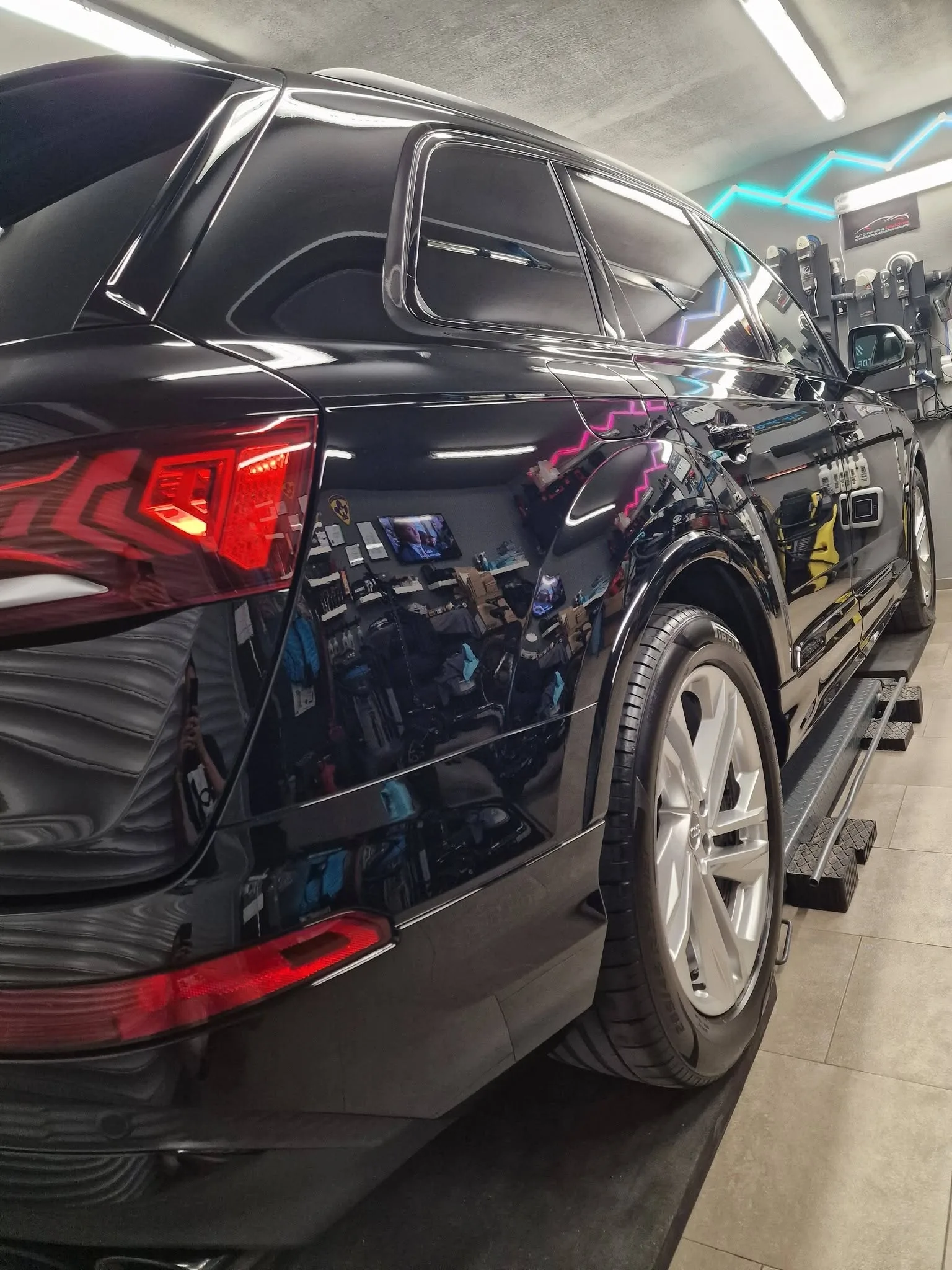 Poliranje in grafenska zaščita vozila do 7 let - AUDI Q7 — ob predaji — slika 2