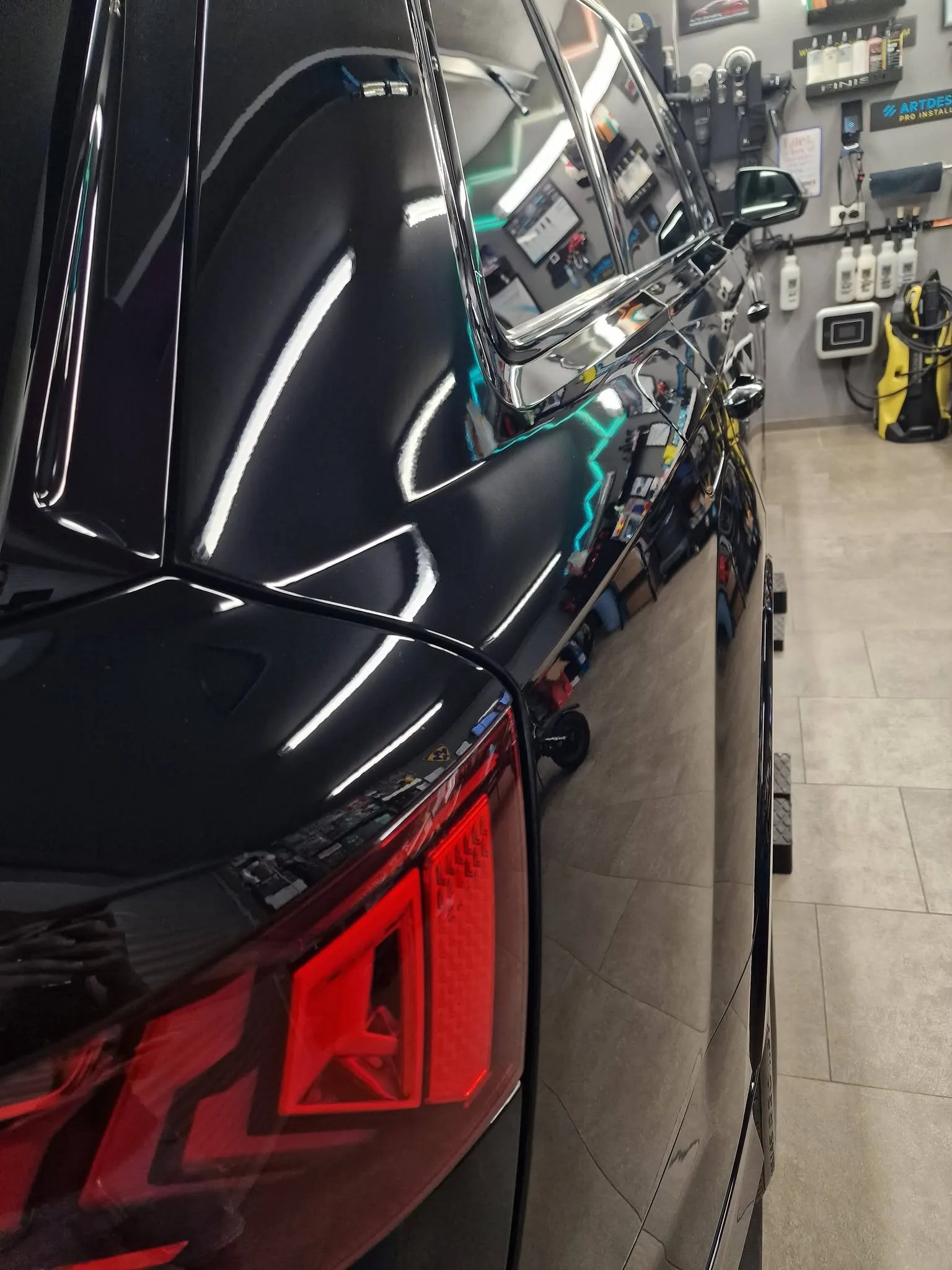 Poliranje in grafenska zaščita vozila do 7 let - AUDI Q7 — ob predaji — slika 4