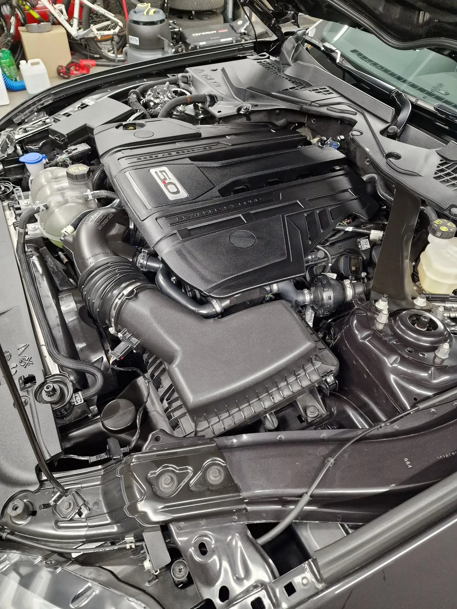 Poliranje in grafenska zaščita vozila do 7 let - osnovno čiščenje notranjosti - Ford >Mustang GT cabrio — ob predaji — slika 15