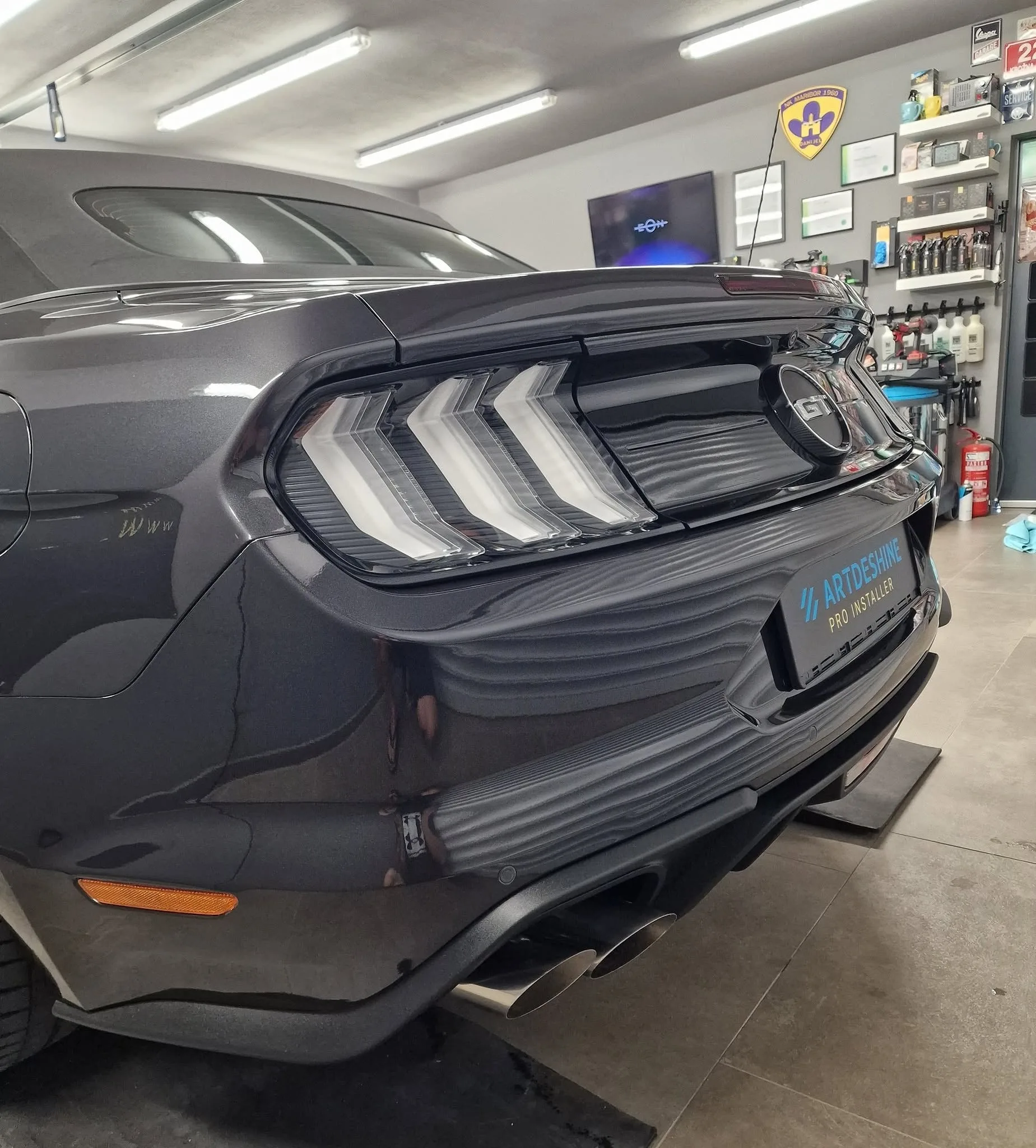 Poliranje in grafenska zaščita vozila do 7 let - osnovno čiščenje notranjosti - Ford >Mustang GT cabrio — ob predaji — slika 19