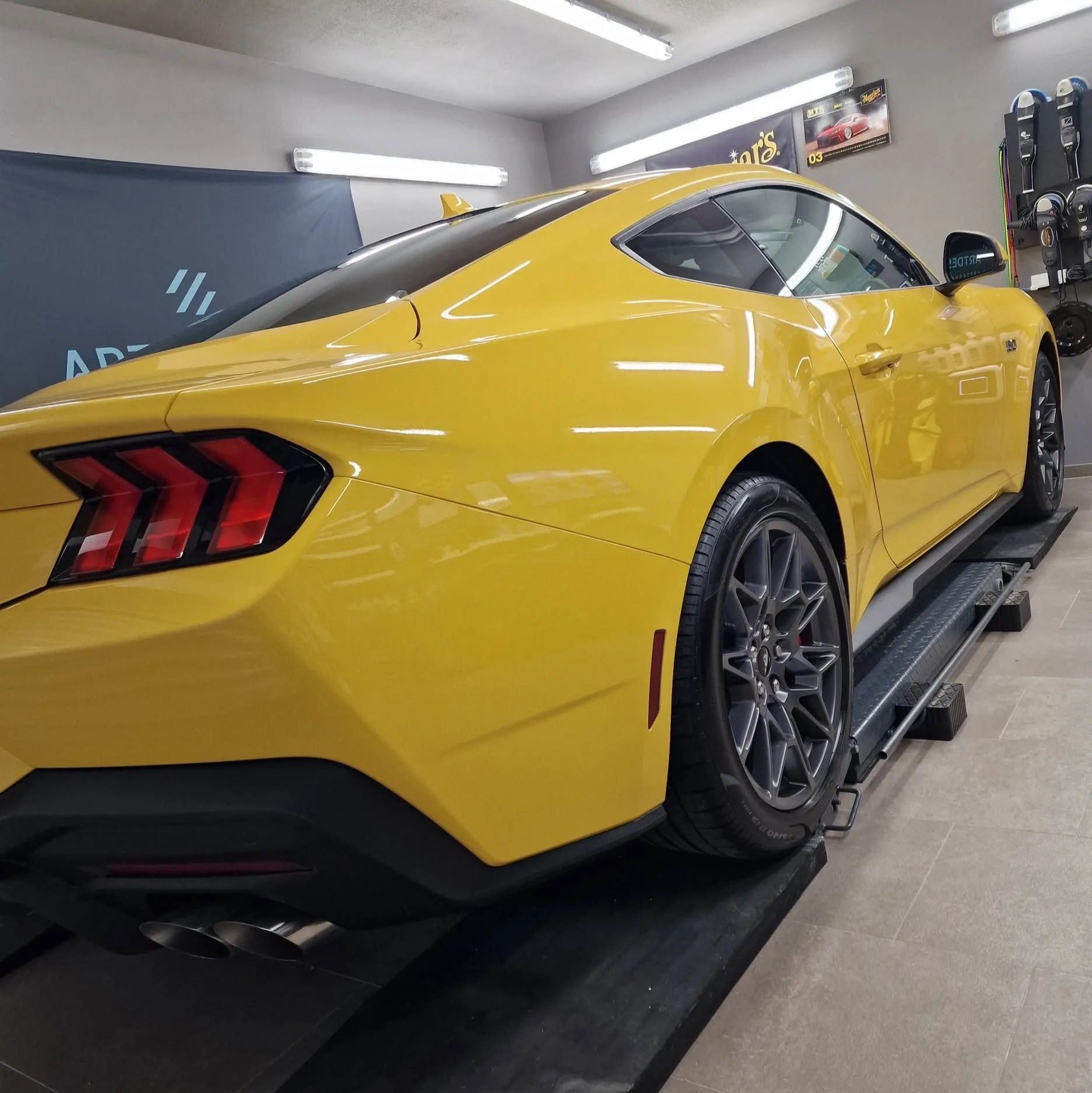 Poliranje in grafenska zaščita vozila do 7 let - Ford Mustang GT — ob predaji — slika 14