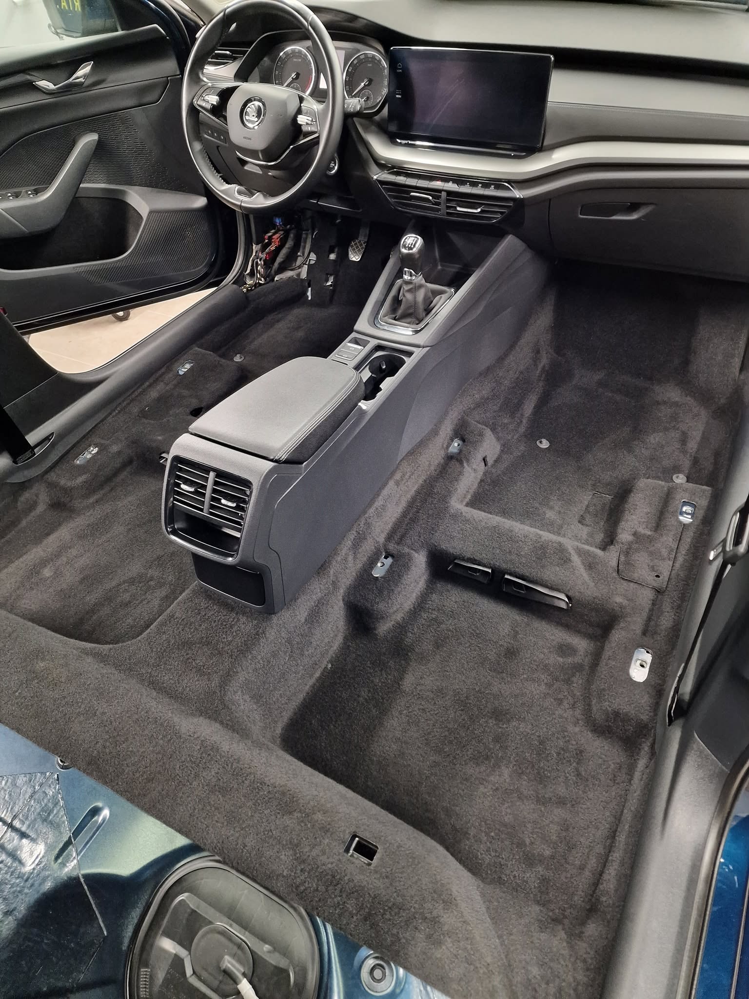 Celovita sanacija po razlitju 40 litrov bučnega olja - Škoda Octavia — ob predaji — slika 10
