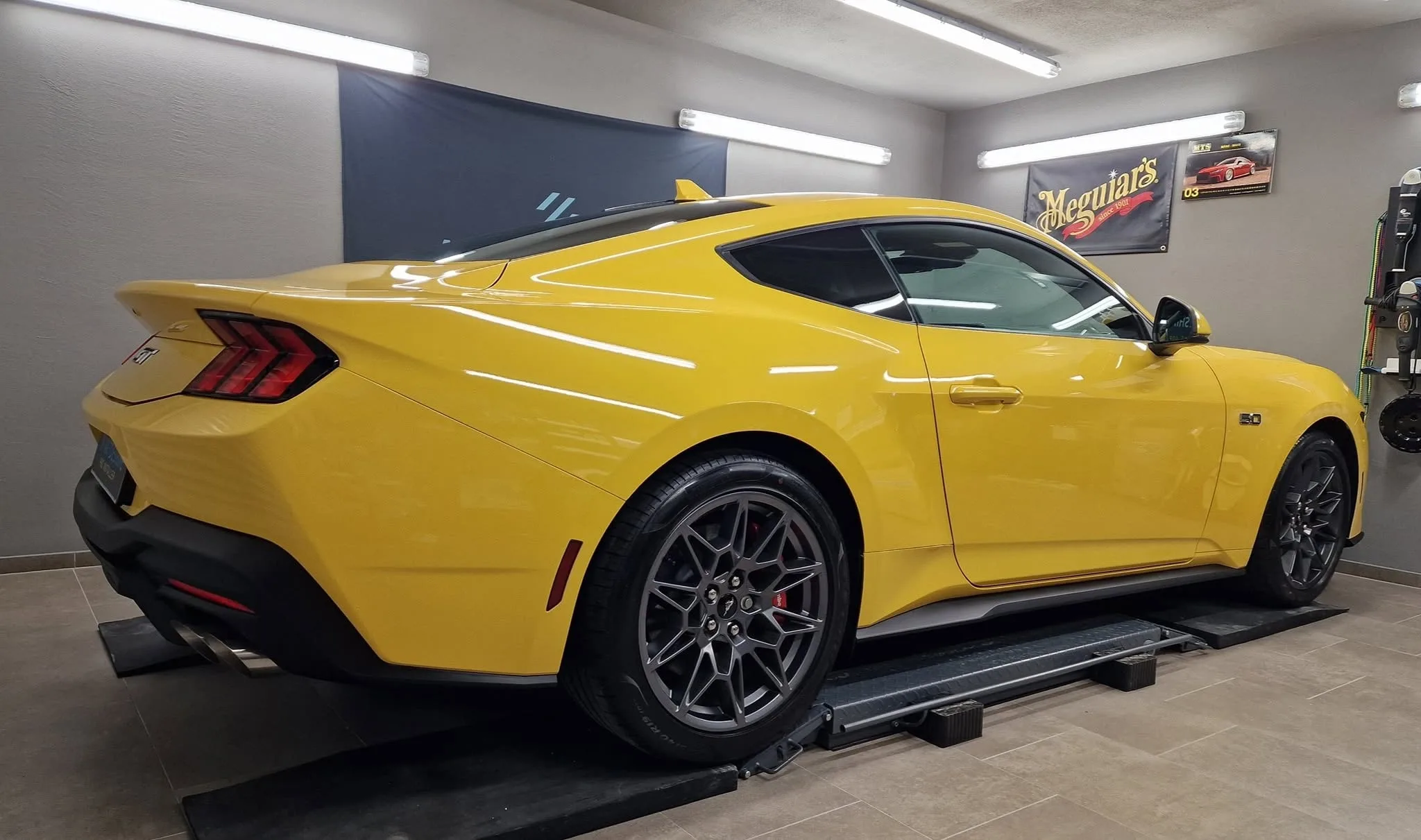 Poliranje in grafenska zaščita vozila do 7 let - Ford Mustang GT — ob predaji — slika 13
