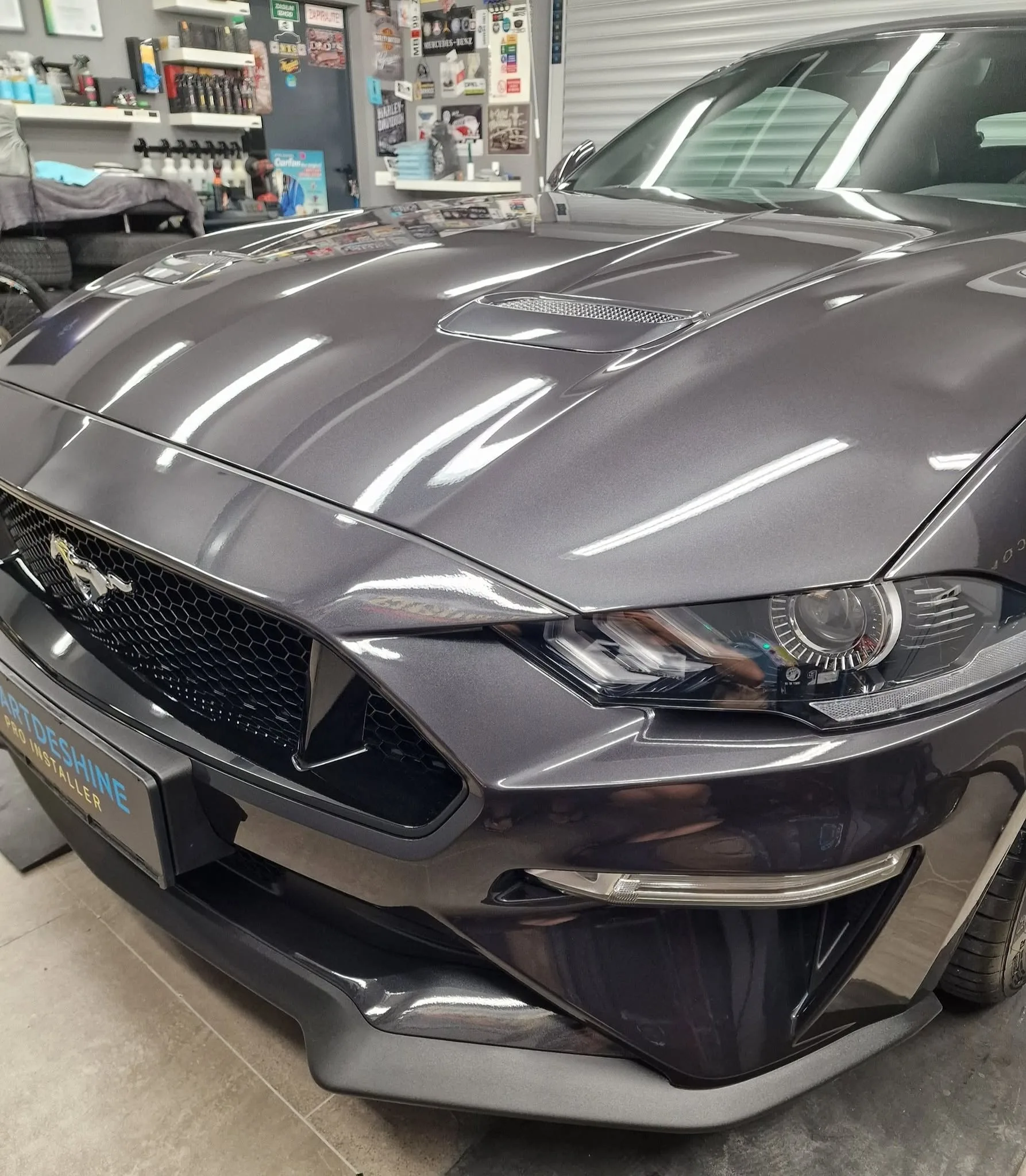 Poliranje in grafenska zaščita vozila do 7 let - osnovno čiščenje notranjosti - Ford >Mustang GT cabrio — ob predaji — slika 24