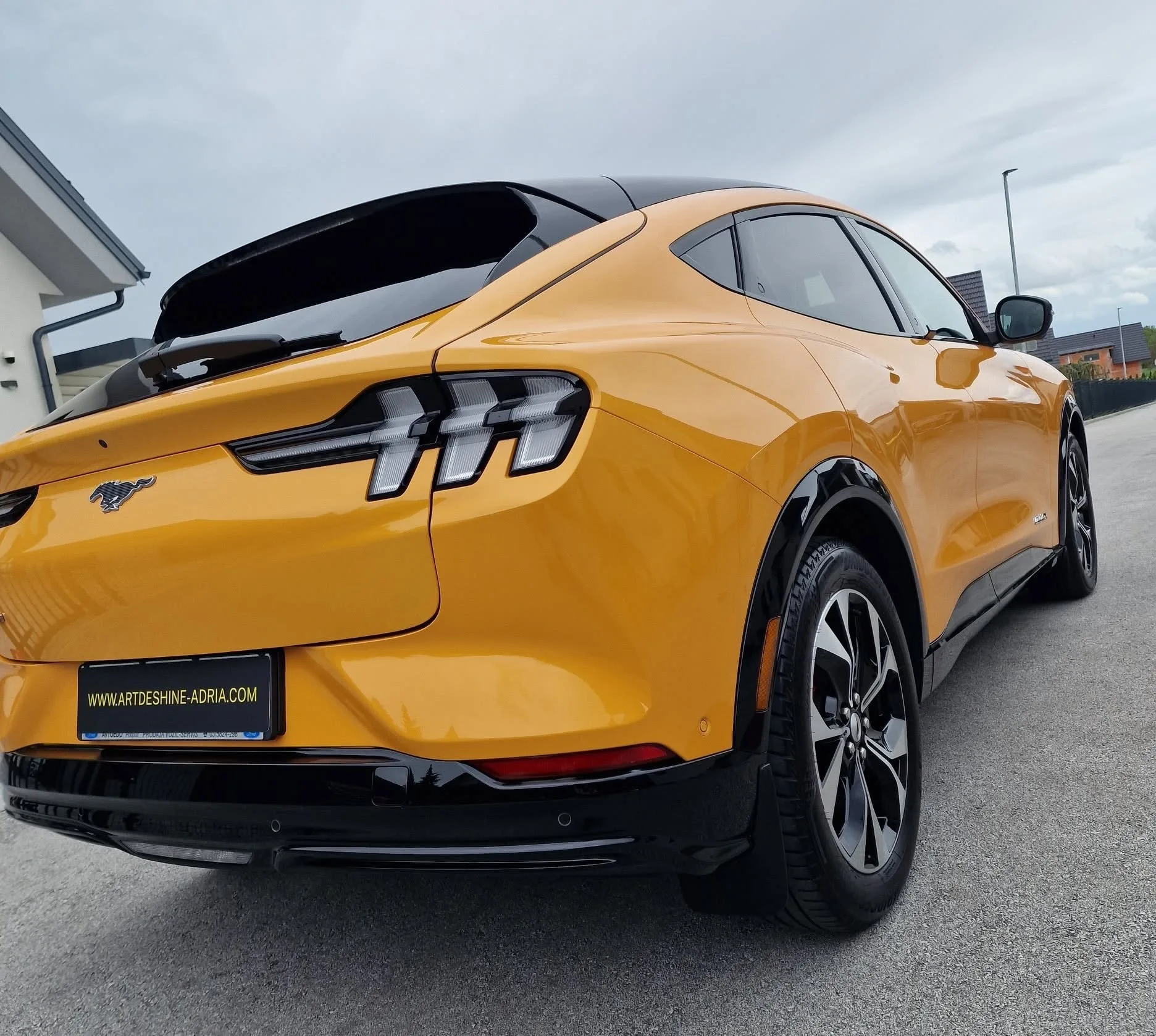 Poliranje in grafenska zaščita vozila do 7 let - Ford Mustang MACH E — ob predaji — slika 7