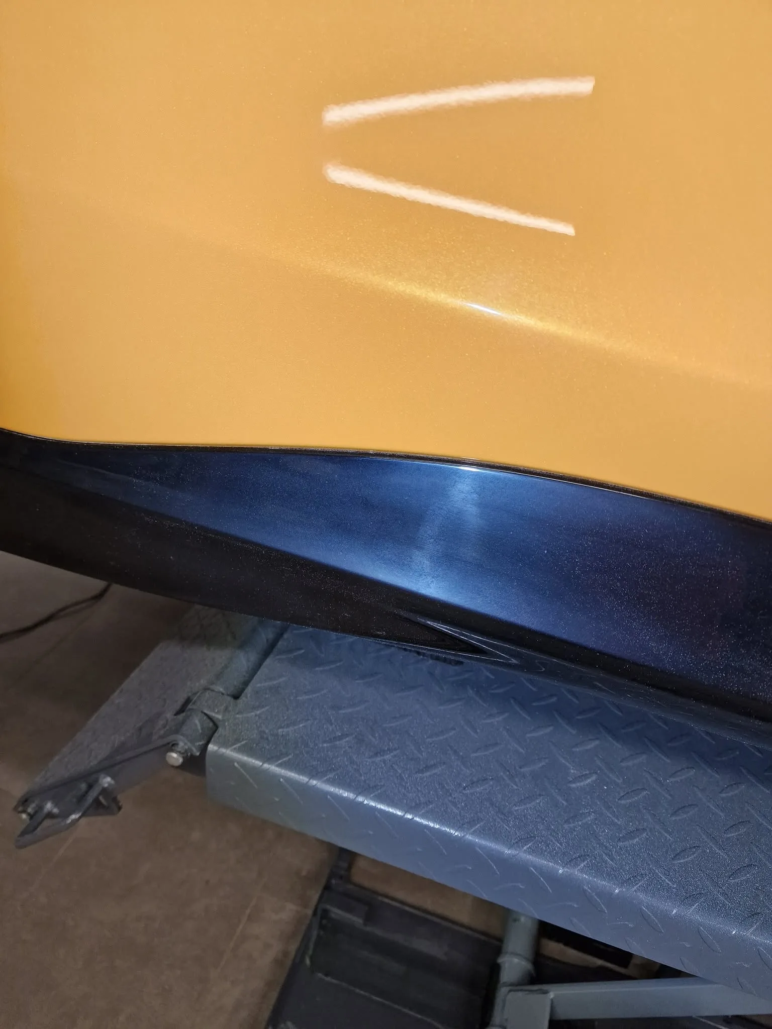 Poliranje in grafenska zaščita vozila do 7 let - Ford Mustang MACH E — ob prevzemu — slika 4