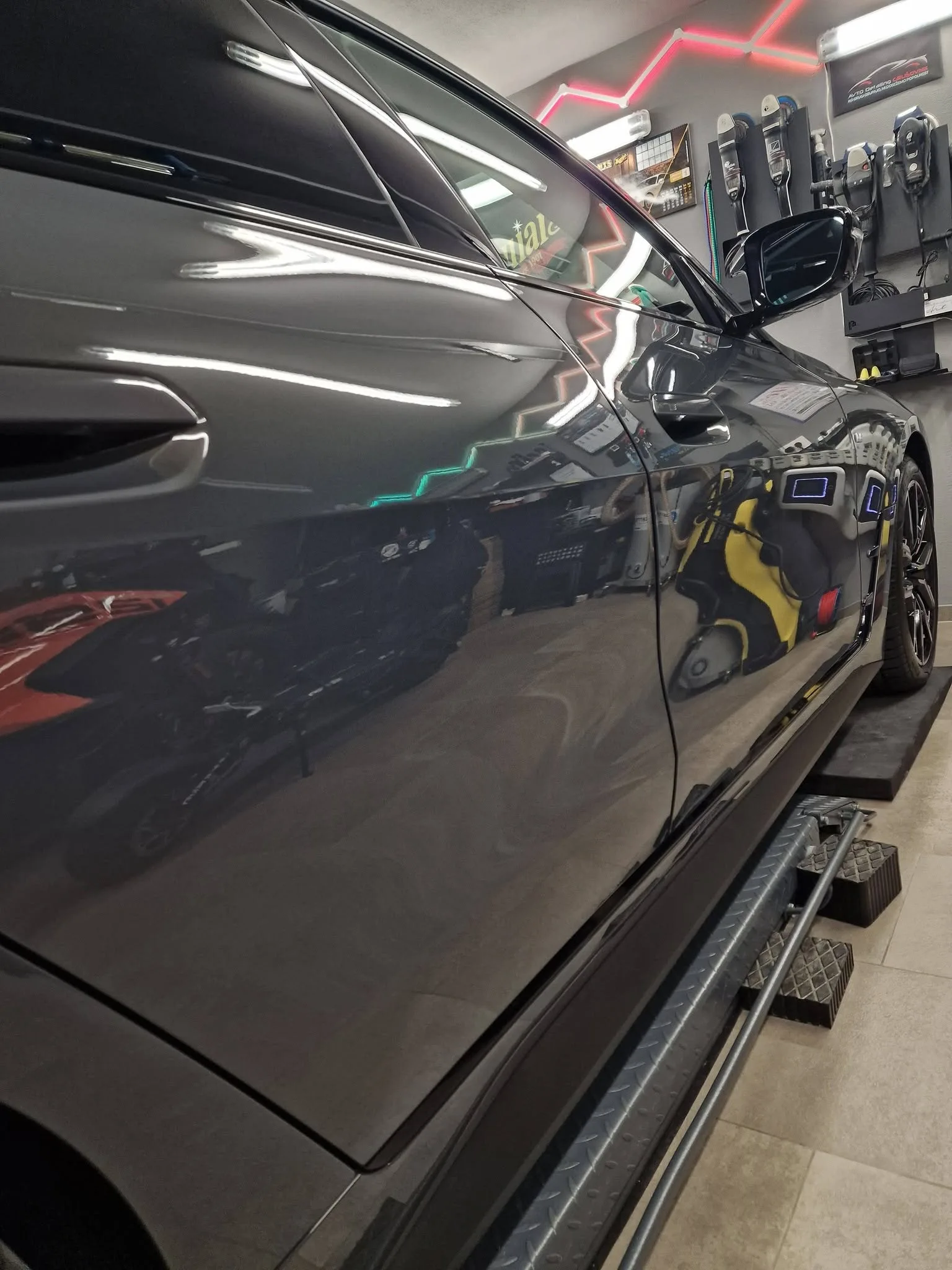 Poliranje in grafenska zaščita vozila do 7 let - BMW 440i — ob predaji — slika 19