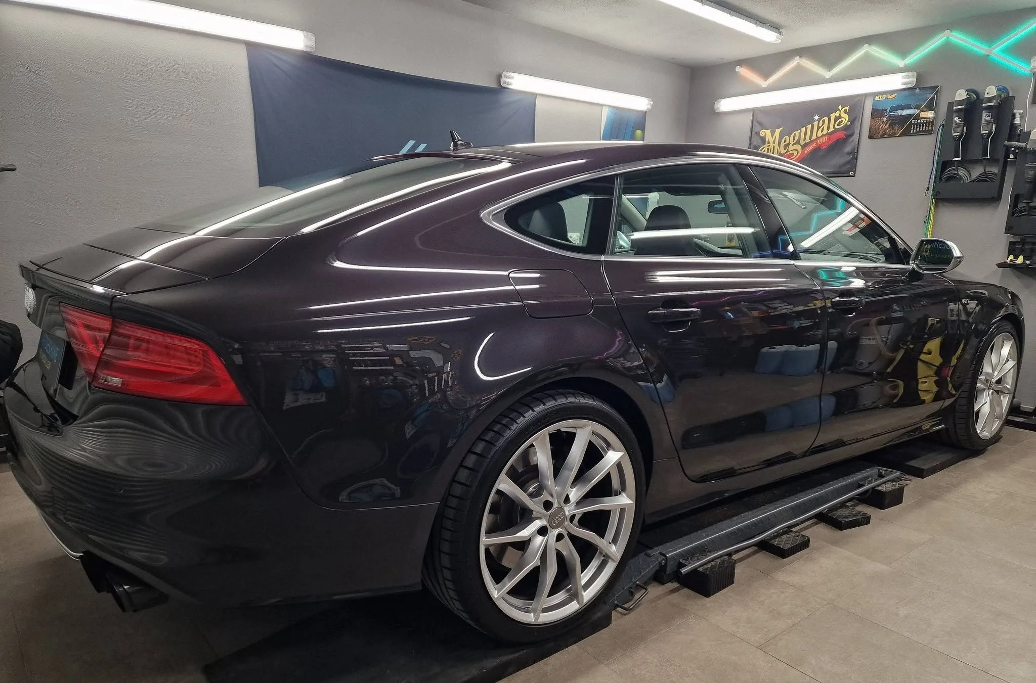 Poliranje in grafenska zaščita vozila do 1 leta - Audi S7 — ob predaji — slika 1